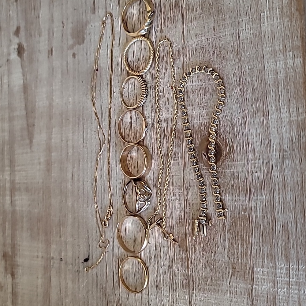 14TK SOLID GOLD JEWELRY BUNDLE